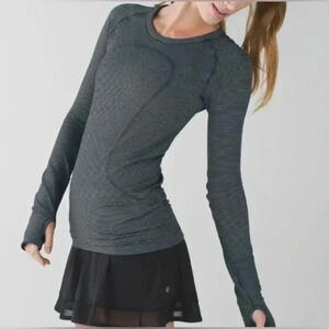 Lululemon Swiftly Tech Long Sleeve Size 10 Black/White Stripes